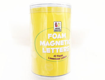 教育 目的 で 用い られ て いる 色 の 異なっ た プラスチック 磁気 文字 と 数字